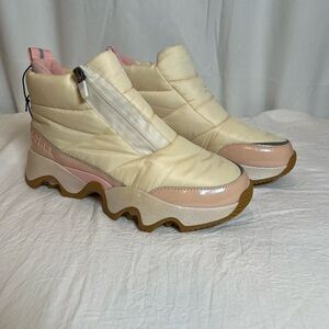 Sorel Kinetic Impact Puffy Zip Waterproof Boots Women Sz9 Chalk/Pink Winter NWOB